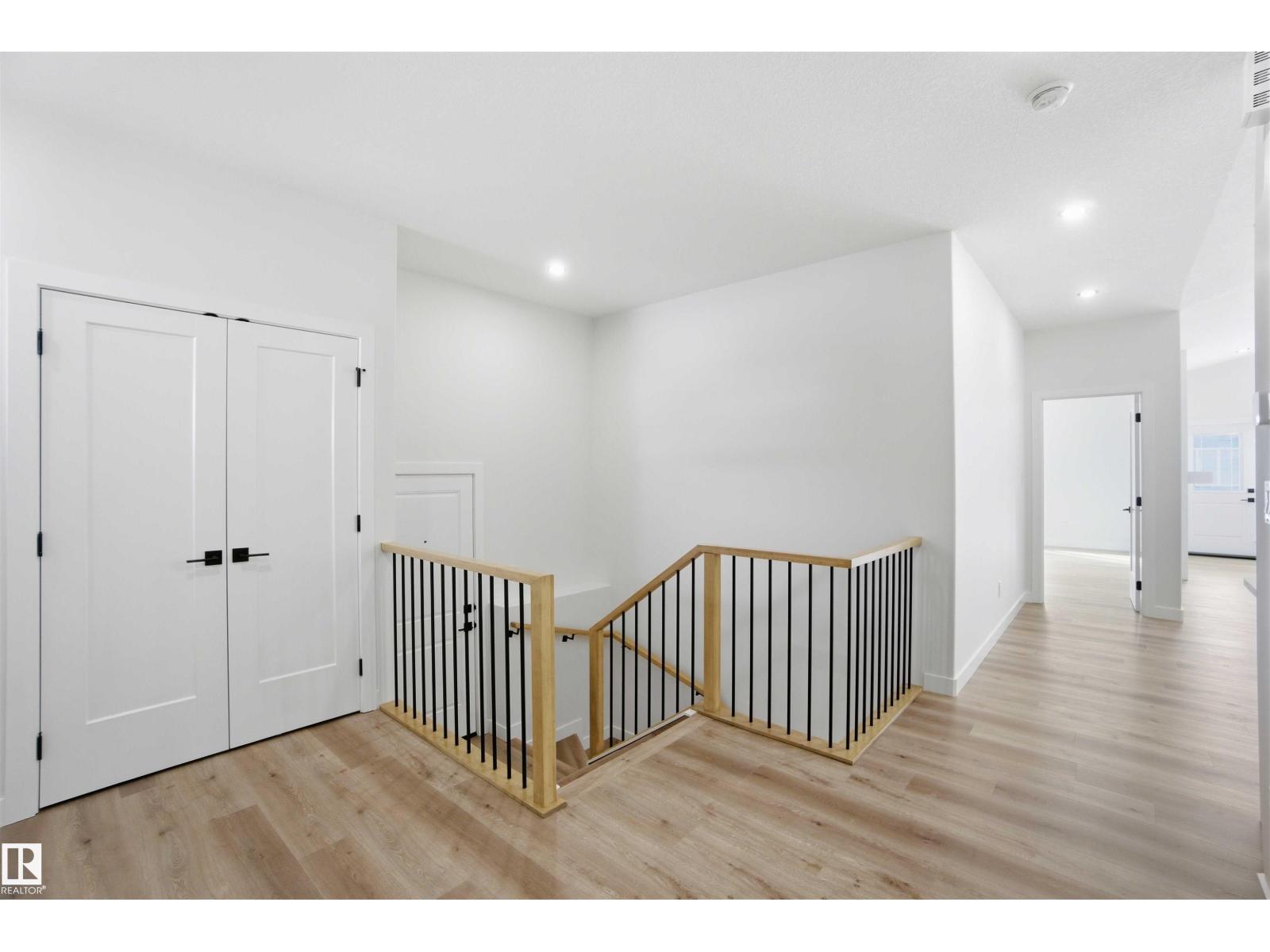 Additional image 2 of 3320 Chickadee Drive NW, Edmonton, AB, T5S0V4