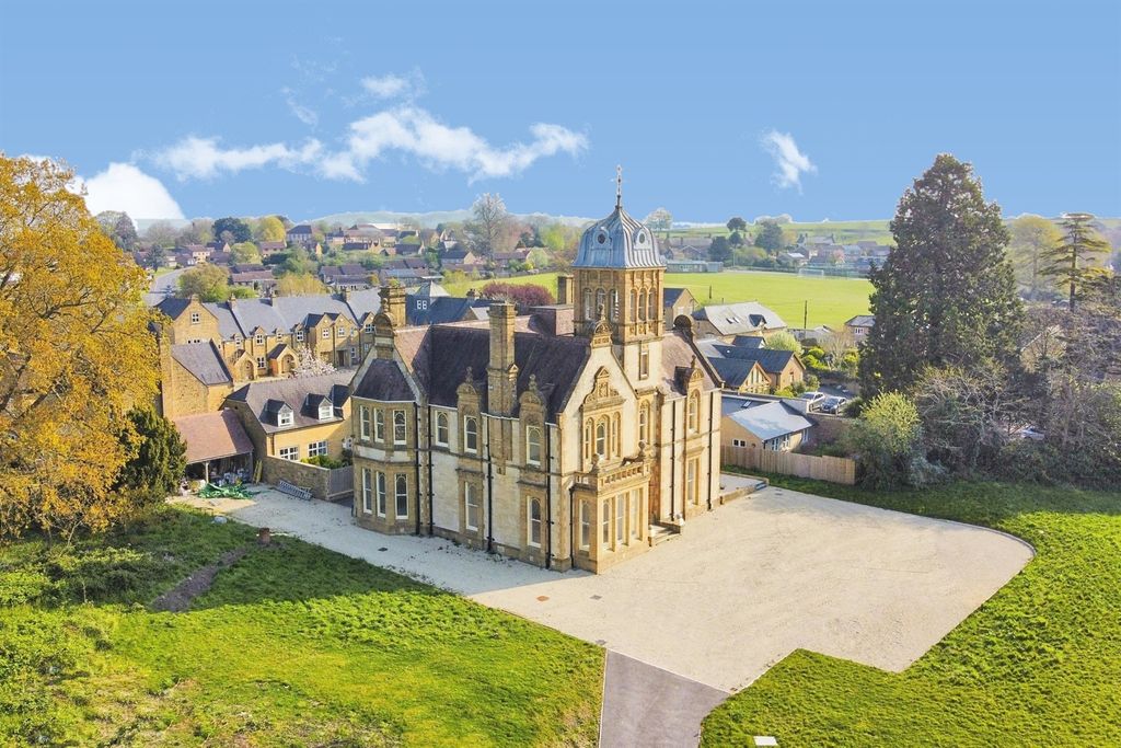 9 bed detached house for salePriorygate Court, Castle Cary BA7