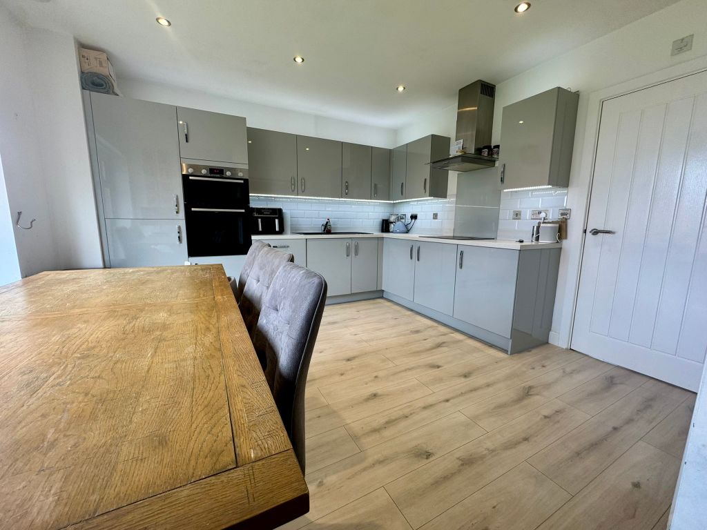 3 bed semi-detached house for saleSoundy Paddock, Biggleswade SG18 photo 3