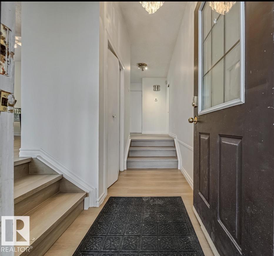Additional image 2 of 2831 36 Street NW, Edmonton, AB, T6L3Y6
