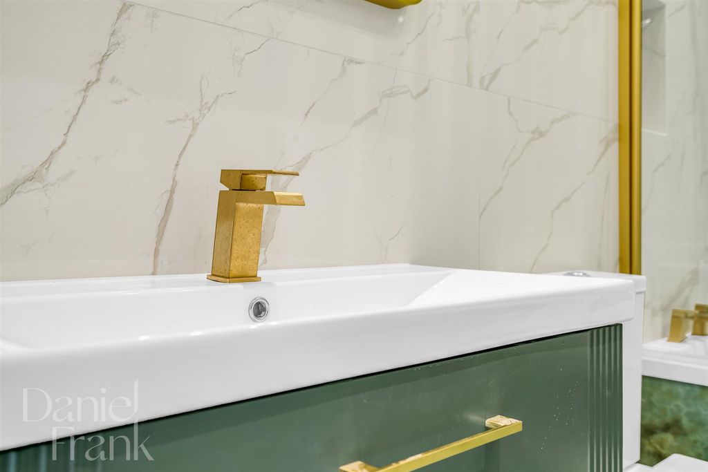 Additional image 29 of 5 bed semi-detached house for salePalmerston Road, Buckhurst Hill IG9