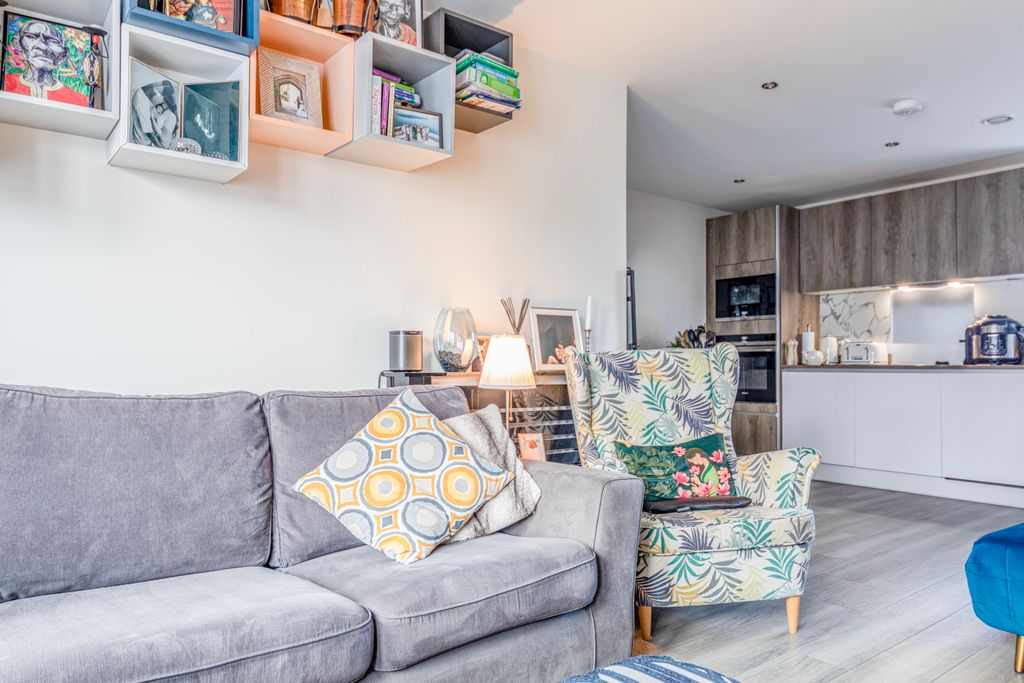 Additional image 10 of 2 bed flat for saleHawker Drive, Addlestone, Surrey KT15