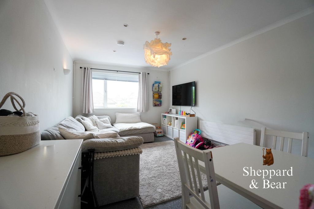 Additional image 6 of 2 bed flat for saleClarendon Road, Penylan, Cardiff CF23