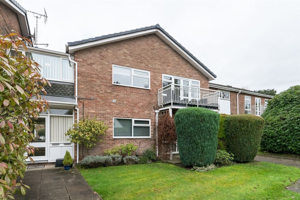 2 bed flat for saleHurst Lea Court, Alderley Edge SK9