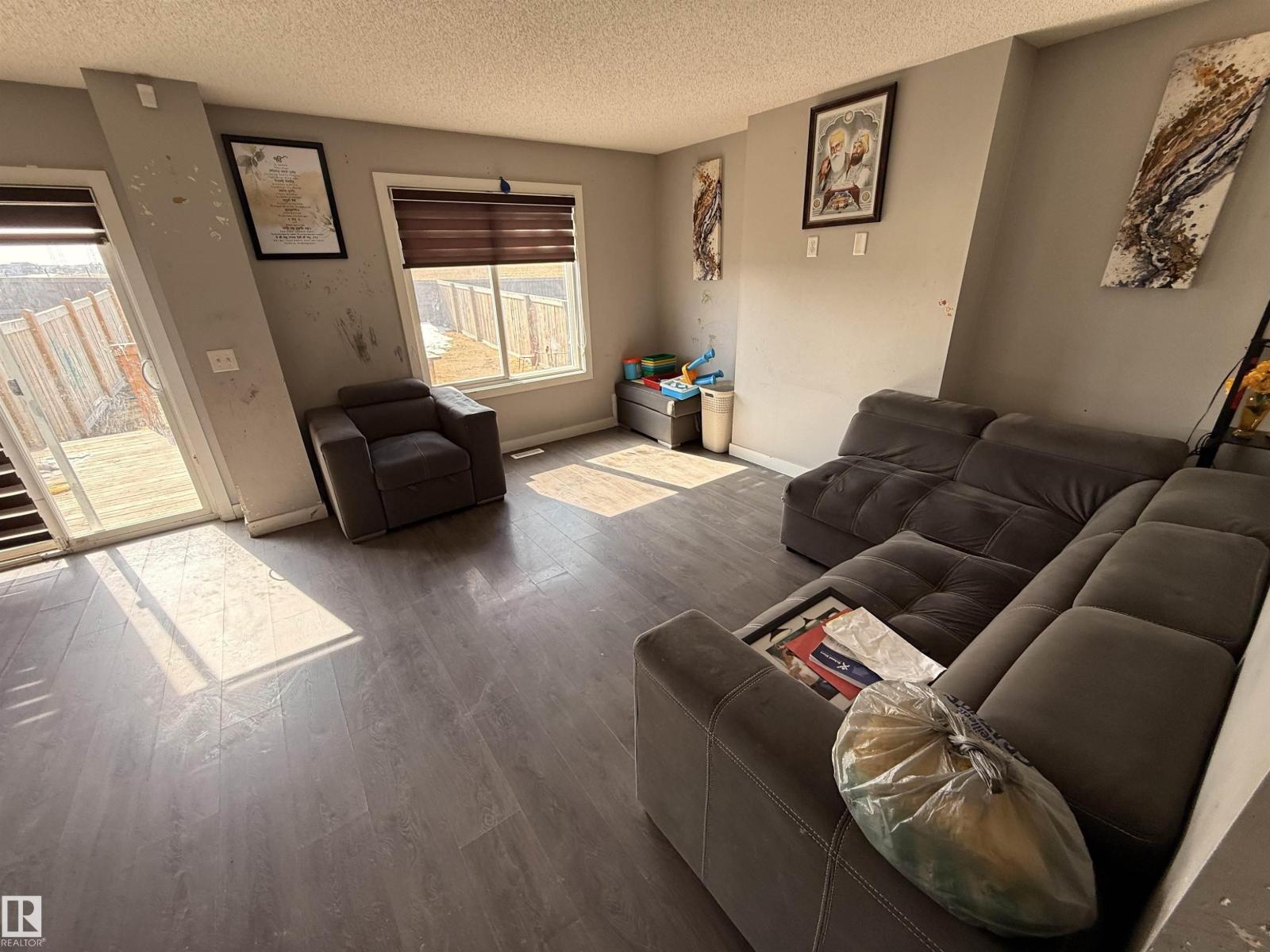 Additional image 4 of 3317 11 Avenue NW, Edmonton, AB, T6T2C5