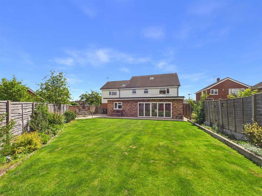 Additional image 2 of 4 bed detached house for saleLangdon Avenue, Bedgrove, Aylesbury HP21