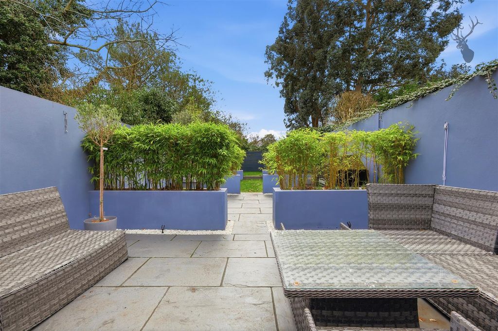 Additional image 4 of 5 bed semi-detached house for saleWestbury Lane, Buckhurst Hill IG9