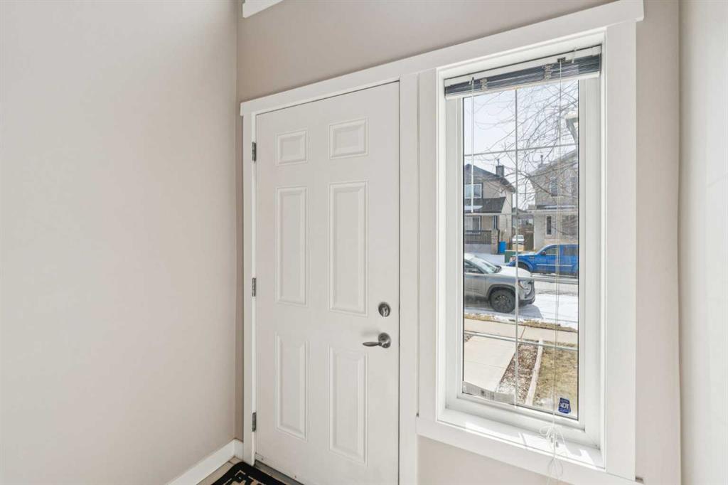 Additional image 3 of 136 Luxstone Place SW, Airdrie, AB, T4B 3C2