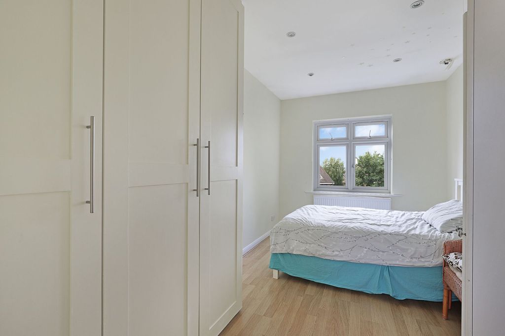 Additional image 18 of 4 bed semi-detached house for saleDevon Close, Buckhurst Hill IG9