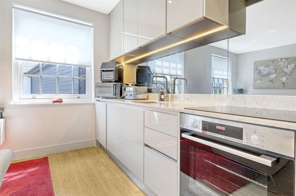 Additional image 6 of 2 bed flat for saleChapel Street, Billericay CM12