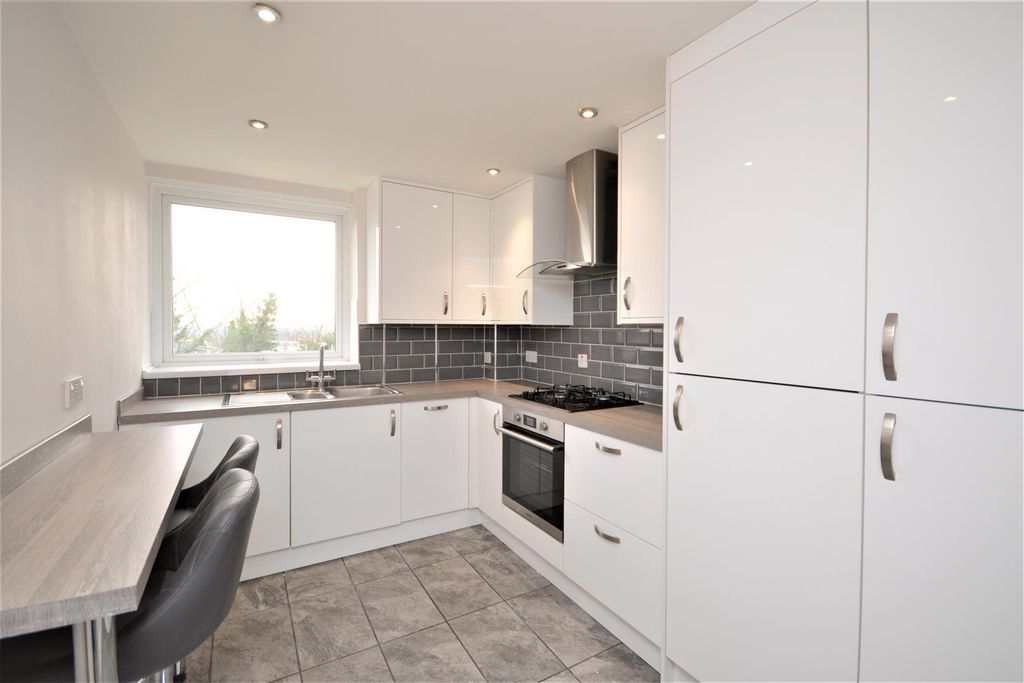 Additional image 4 of 2 bed flat for saleRadford Court, Billericay CM12
