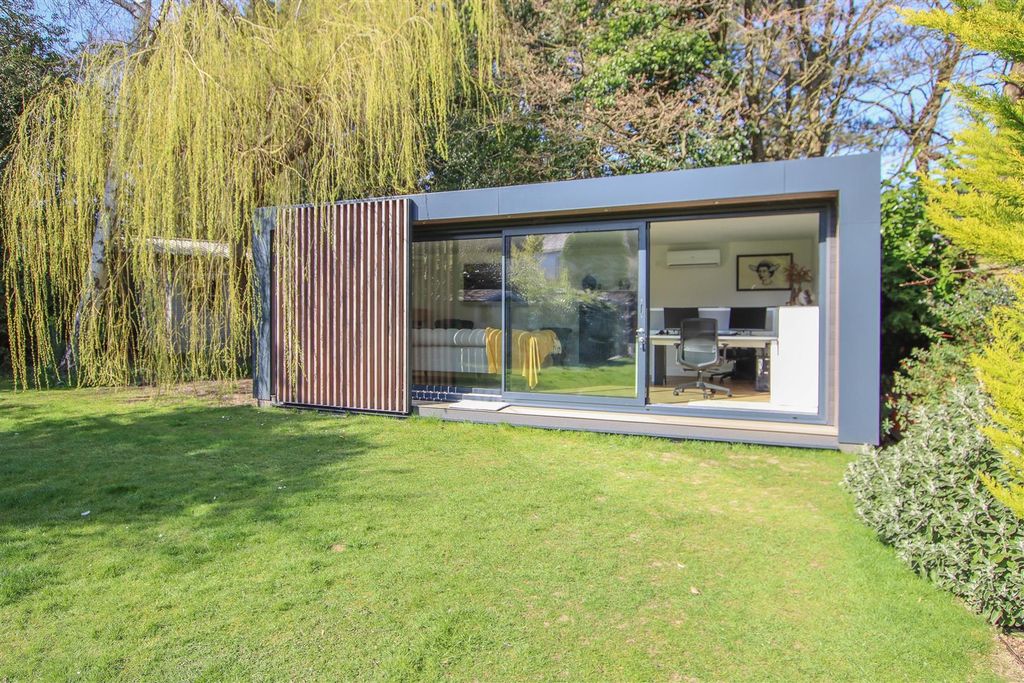 Additional image 39 of 6 bed semi-detached house for saleSt. Catherines Road, Broxbourne EN10