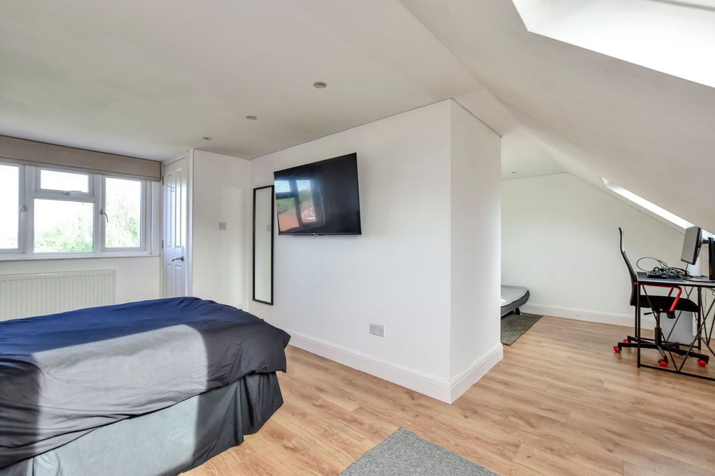 Additional image 18 of 4 bed semi-detached house for saleTibbs Hill Road, Abbots Langley WD5