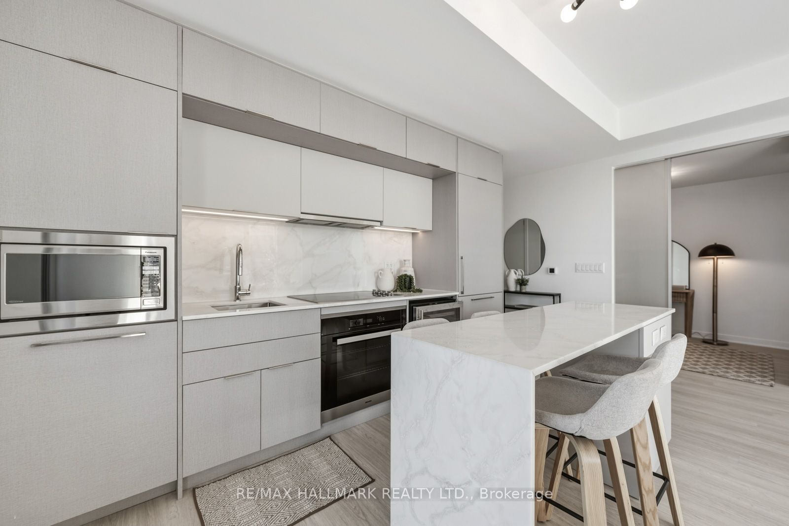 Additional image 6 of 1001-185 Alberta Avenue, Toronto, ON, M6C 0A5