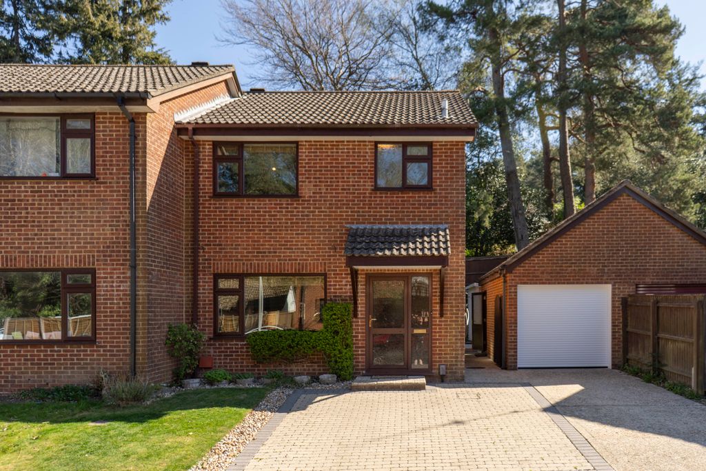 Additional image 19 of 3 bed semi-detached house for saleRef: Re - Wentworth Drive, Broadstone BH18