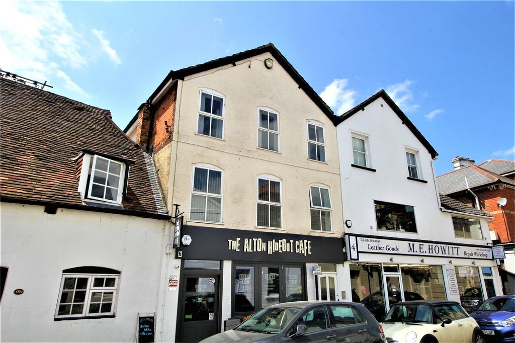 1 bed flat for saleTurk Street, Alton, Hampshire GU34