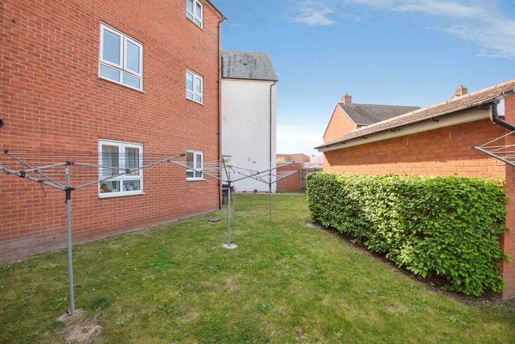 Additional image 13 of 2 bed flat for salePlanets Way, Biggleswade, Bedfordshire SG18
