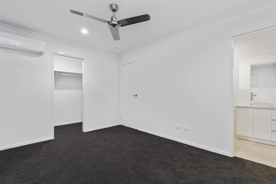 Additional image 13 of Lara VIC 3212