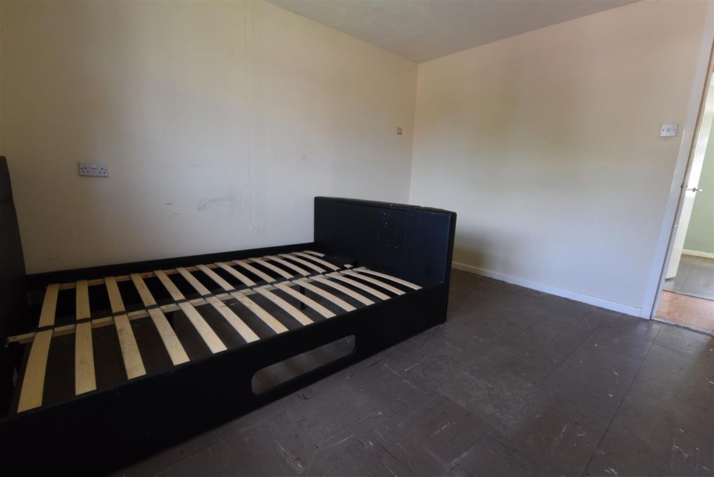 3 bed flat for saleDraycott, Cam GL11 photo 3