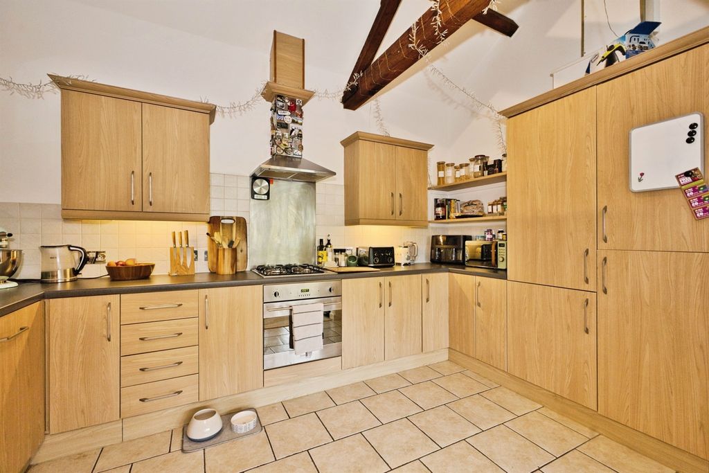 Additional image 2 of 2 bed flat for saleThe Barley Yard, Crewkerne TA18