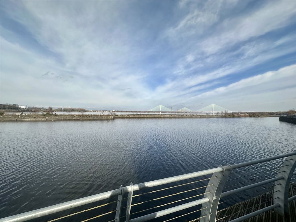 2 bed flat for saleThe Decks, Runcorn, Cheshire WA7 photo 3