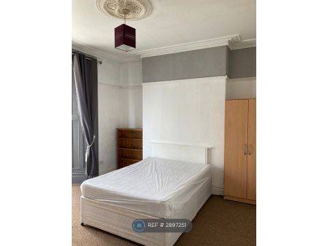 Brynmill Avenue, Brynmill, Swansea SA2, Room to rent