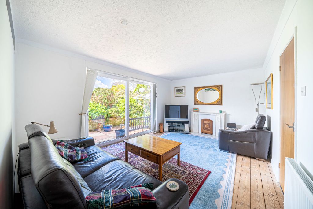 5 bed link detached house for saleYew Tree Close, Goodworth Clatford SP11 photo 5