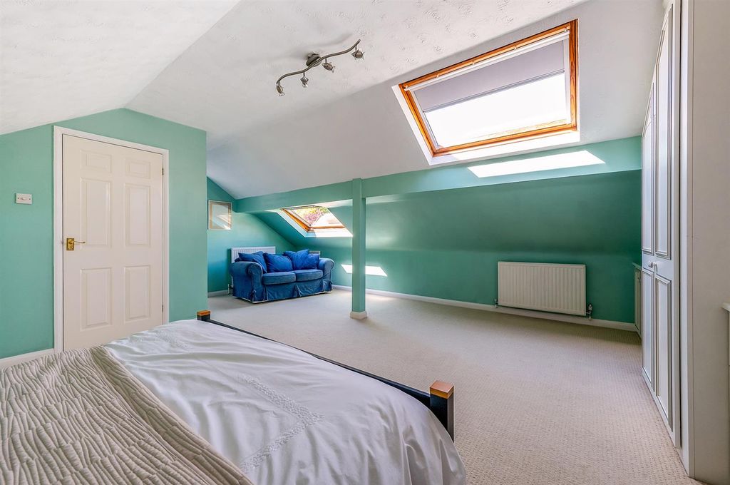 Additional image 15 of 4 bed chalet for saleCattle Lane, Abbotts Ann, Andover SP11