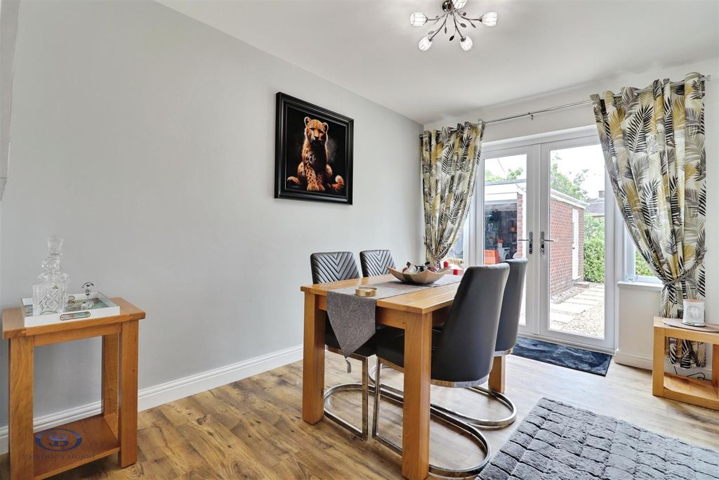 3 bed detached bungalow for saleMonaco Place, Newcastle ST5 photo 3