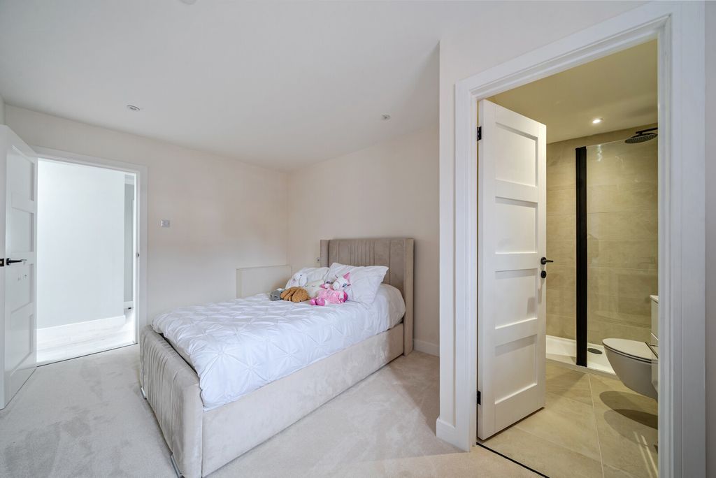 Additional image 7 of 4 bed bungalow for saleMeadow Way, Addlestone KT15