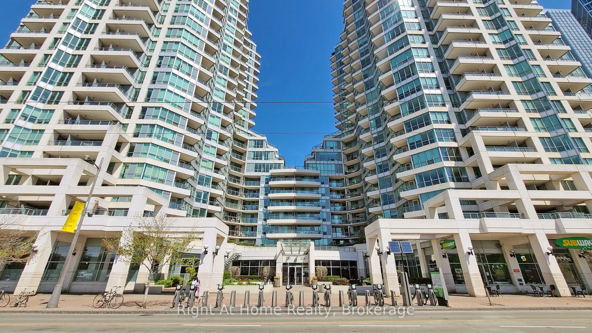 209-228 Queens Quay W, Toronto, ON, M5J 2X1
