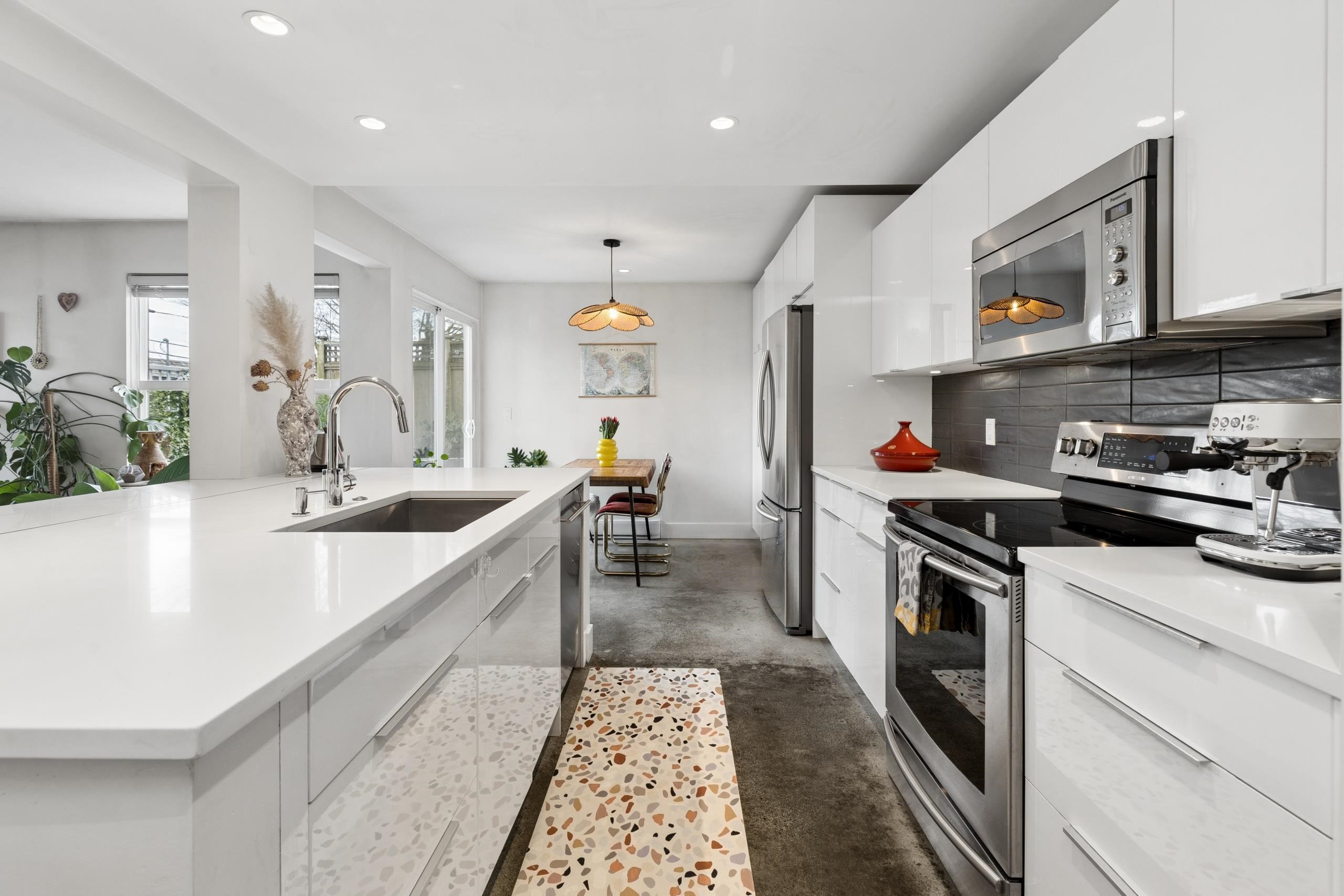 105-507 6th Avenue E, Vancouver, BC, V5T 1K9