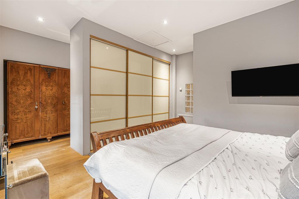 Additional image 13 of 4 bed property for saleQueens Avenue, Bicester OX26
