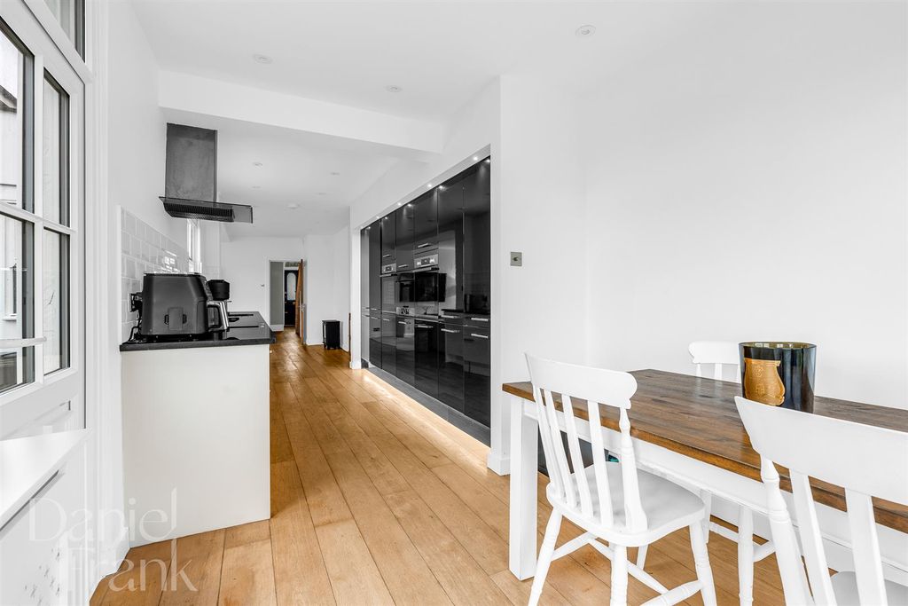 Additional image 7 of 4 bed semi-detached house for saleQueens Road, Buckhurst Hill IG9