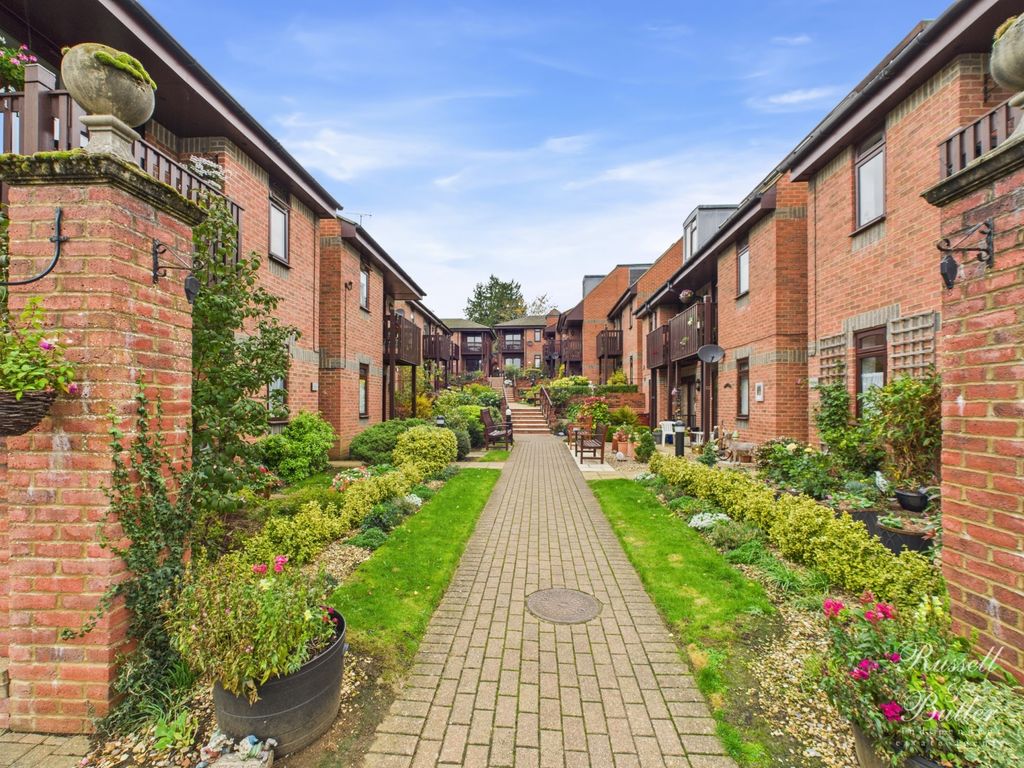 Additional image 14 of 2 bed flat for salePaynes Court, High Street, Buckingham, Buckinghamshire MK18