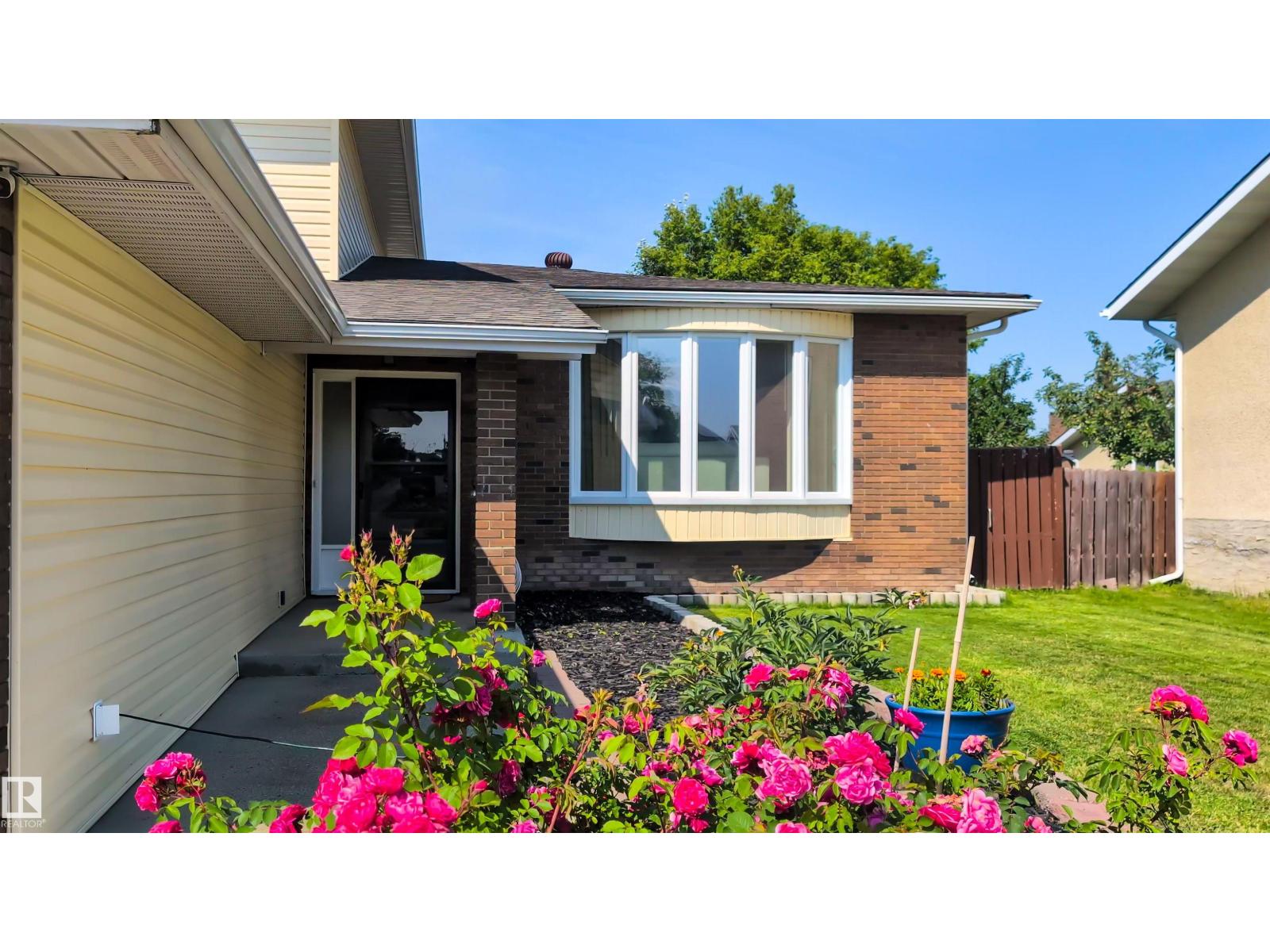 Additional image 6 of 2404 80 Street NW, Edmonton, AB, T6K3P6