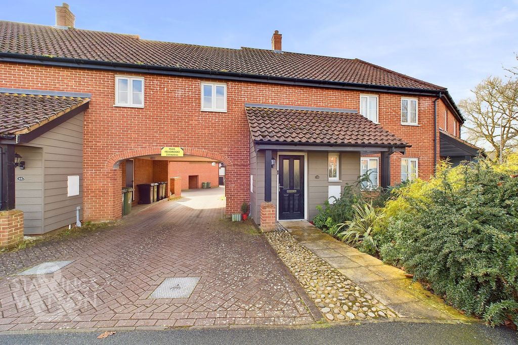 2 bed flat for saleThe Ridings, Poringland, Norwich NR14