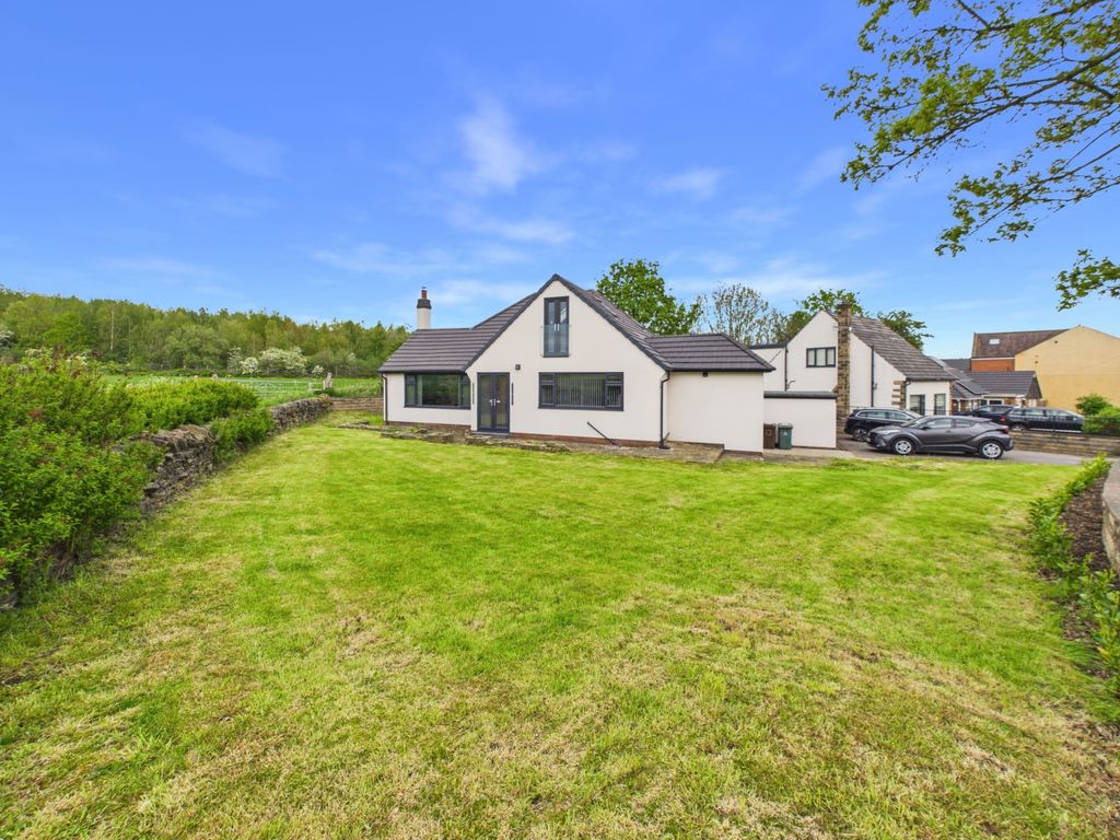 4 bed detached house for saleSoothill Lane, Batley, West Yorkshire WF17 photo 4