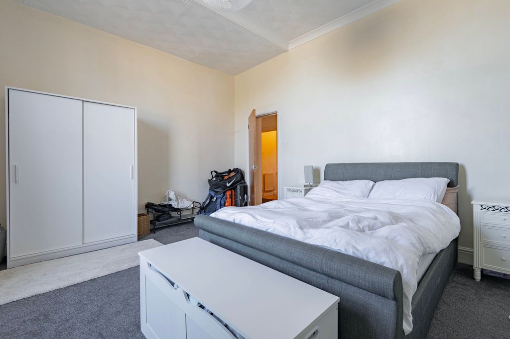 Additional image 6 of 1 bed flat for saleKirkley Cliff Road, Lowestoft NR33