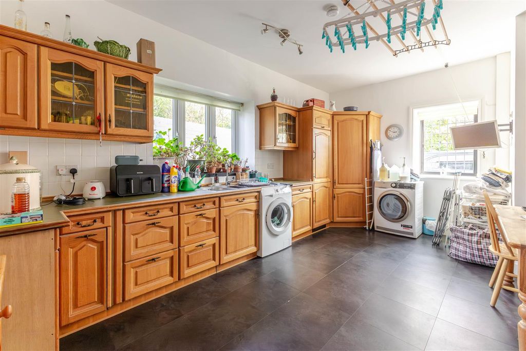 Additional image 11 of 6 bed detached house for saleCollington Avenue, Bexhill-On-Sea TN39