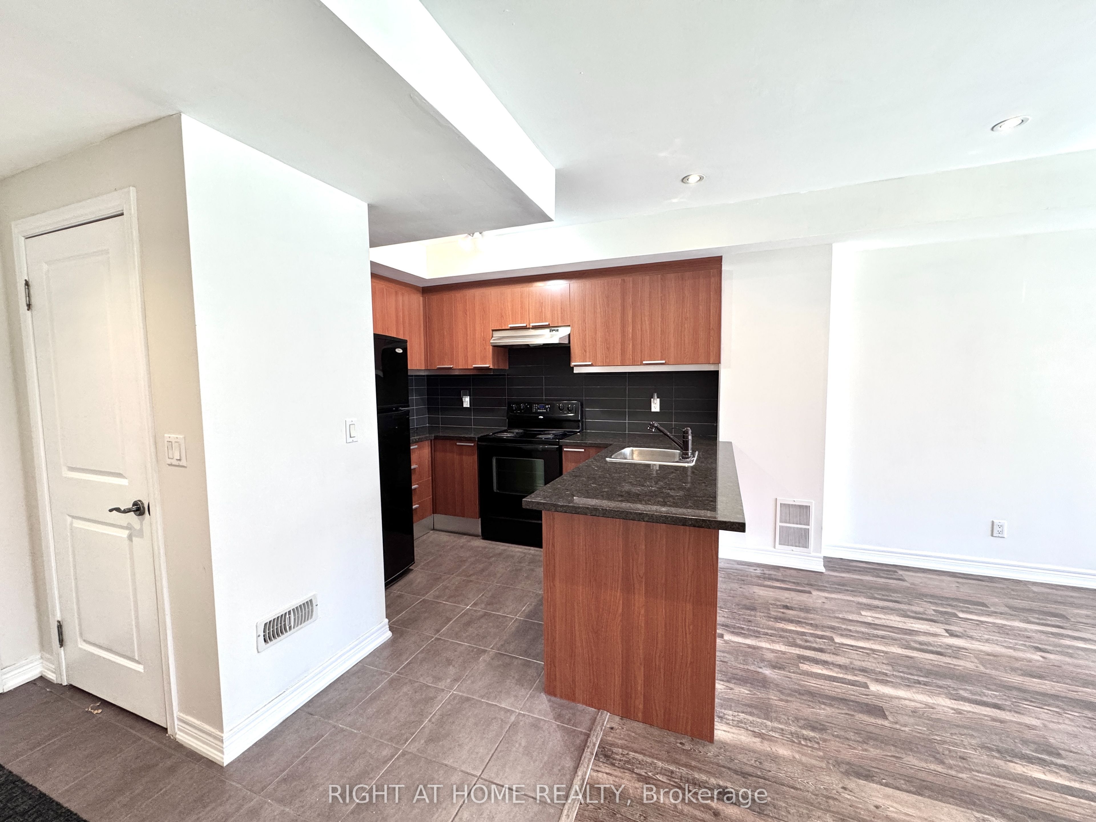 Additional image 2 of One bedroom -327 Carrville Road S, Richmond Hill, ON, L4C 6E4