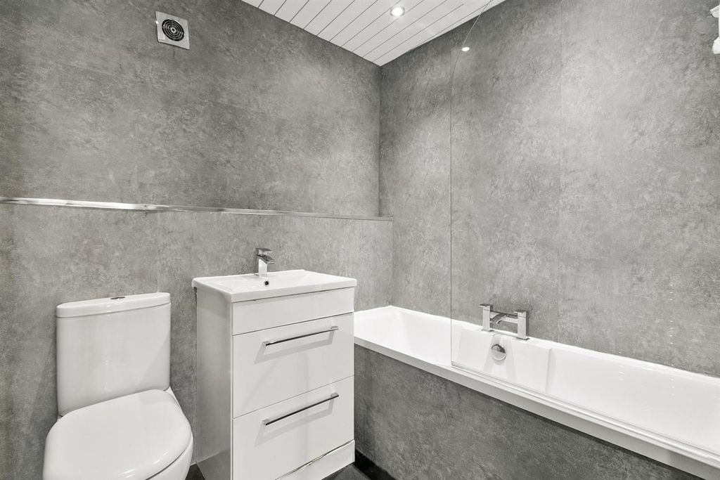 2 bed flat for saleDumbarton Road Bowling G60 photo 4