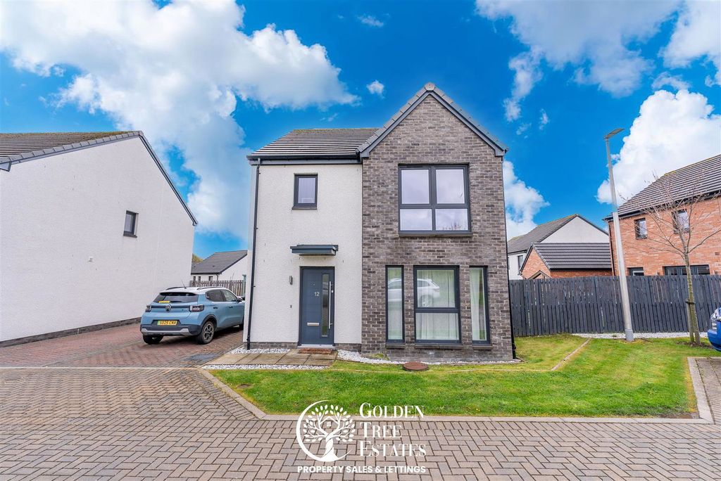 3 bed detached house for saleOak Tree Gardens, Sauchie, Alloa FK10