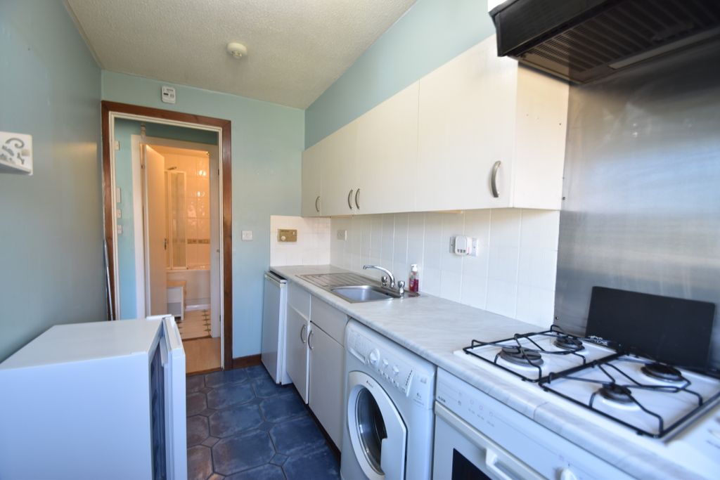 1 bed flat for saleYoung Crescent, Bathgate EH48 photo 4