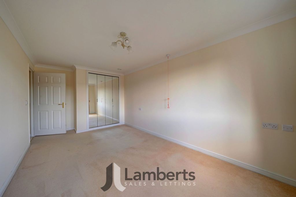 Additional image 6 of 2 bed flat for saleNew Road, Studley B80