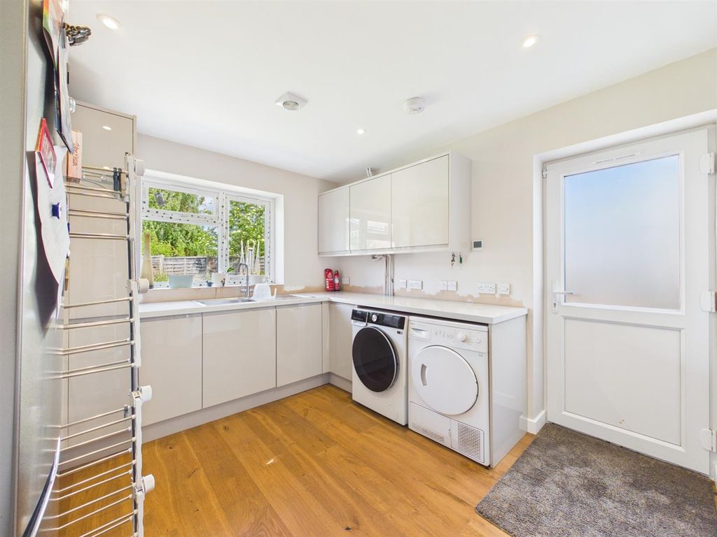 Additional image 11 of 4 bed detached house for saleLangdon Avenue, Bedgrove, Aylesbury HP21