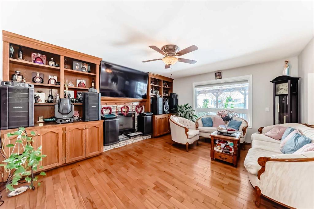 Additional image 3 of 49 Applewood Court SE, Calgary, AB, T2A 7P7
