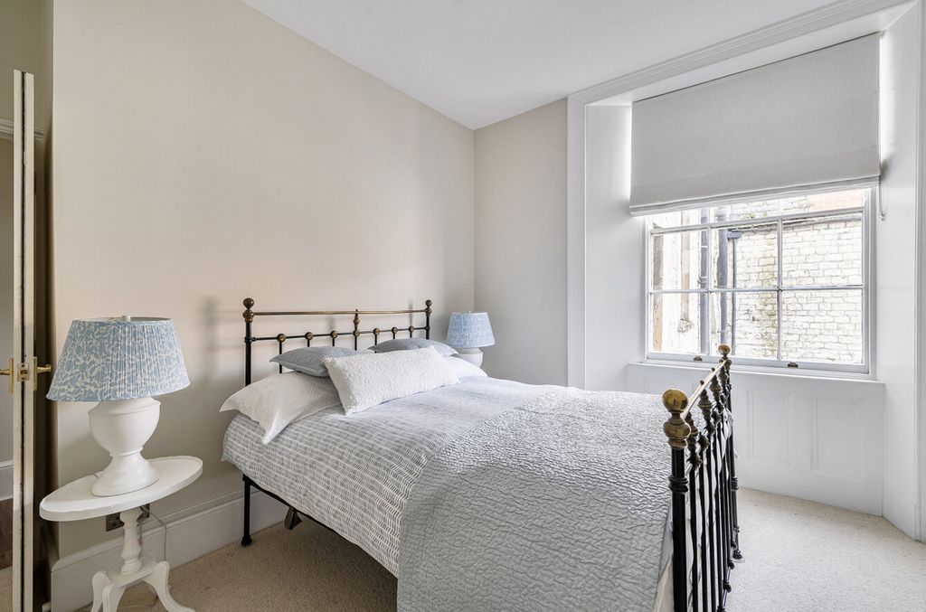 1 bed flat for saleThe Square, Mere, Warminster BA12 photo 3