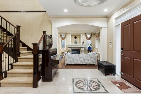 Additional image 8 of 418 13th Street E, North Vancouver, BC, V7L 2M1