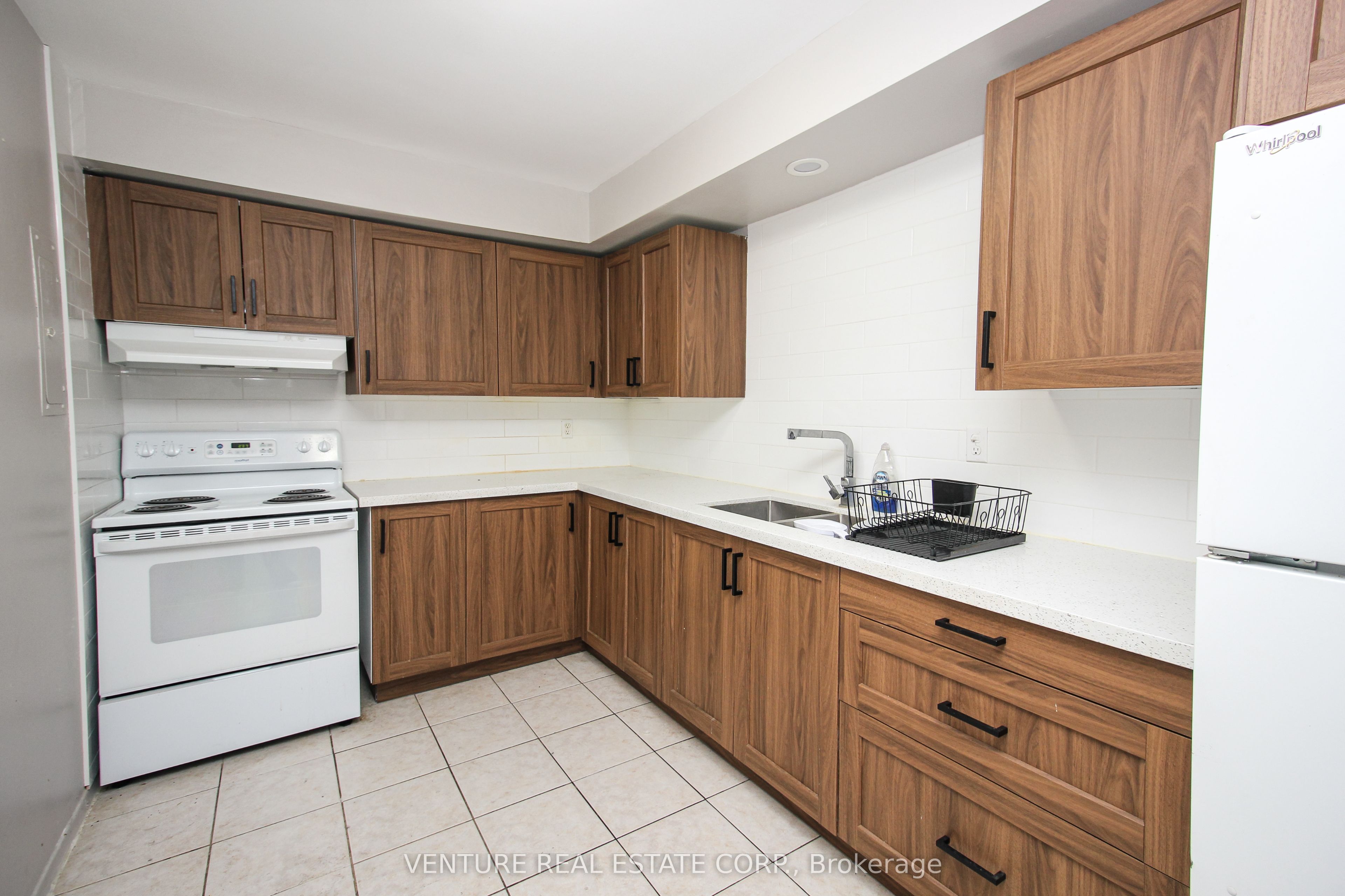 Additional image 3 of 1-4227 Dundas Street W, Toronto, ON, M8X 1Y3